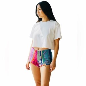VERONICA BEARD ROYAL NATIVE QUEEN BEE SHORTS.